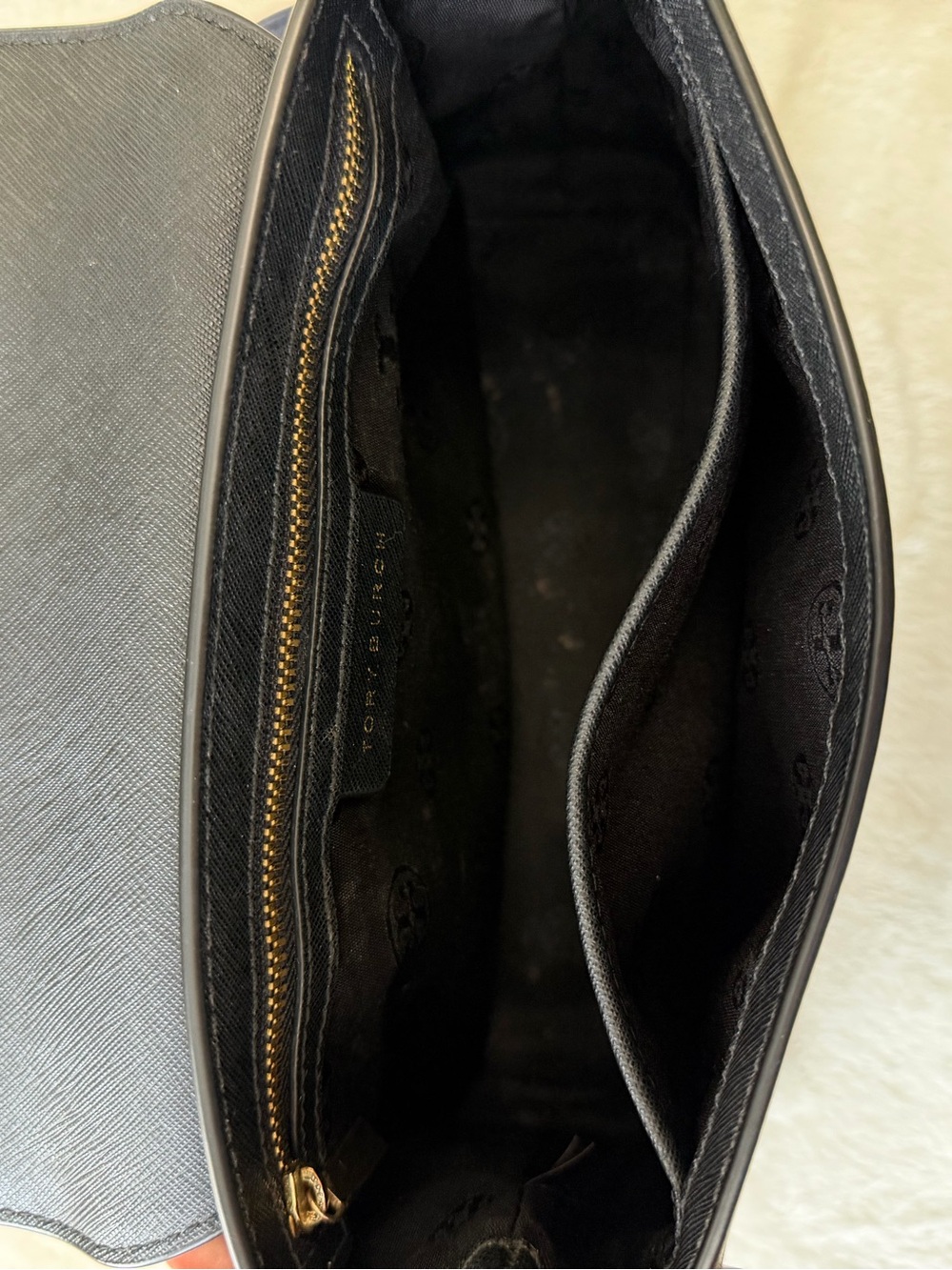 Tory Burch Robinson Crossbody / Shoulder Bag - Picture 6 of 6